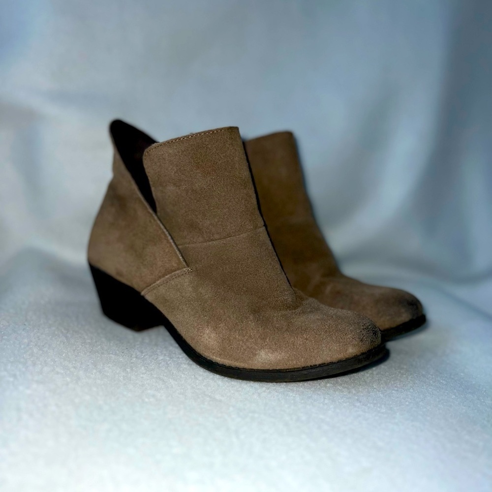 Metoo Size 7 Tan Suede Ankle Booties